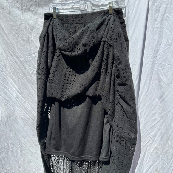 Black Tiered Eyelet Midi Skirt Elastic Waist Line - Picture 3 of 3